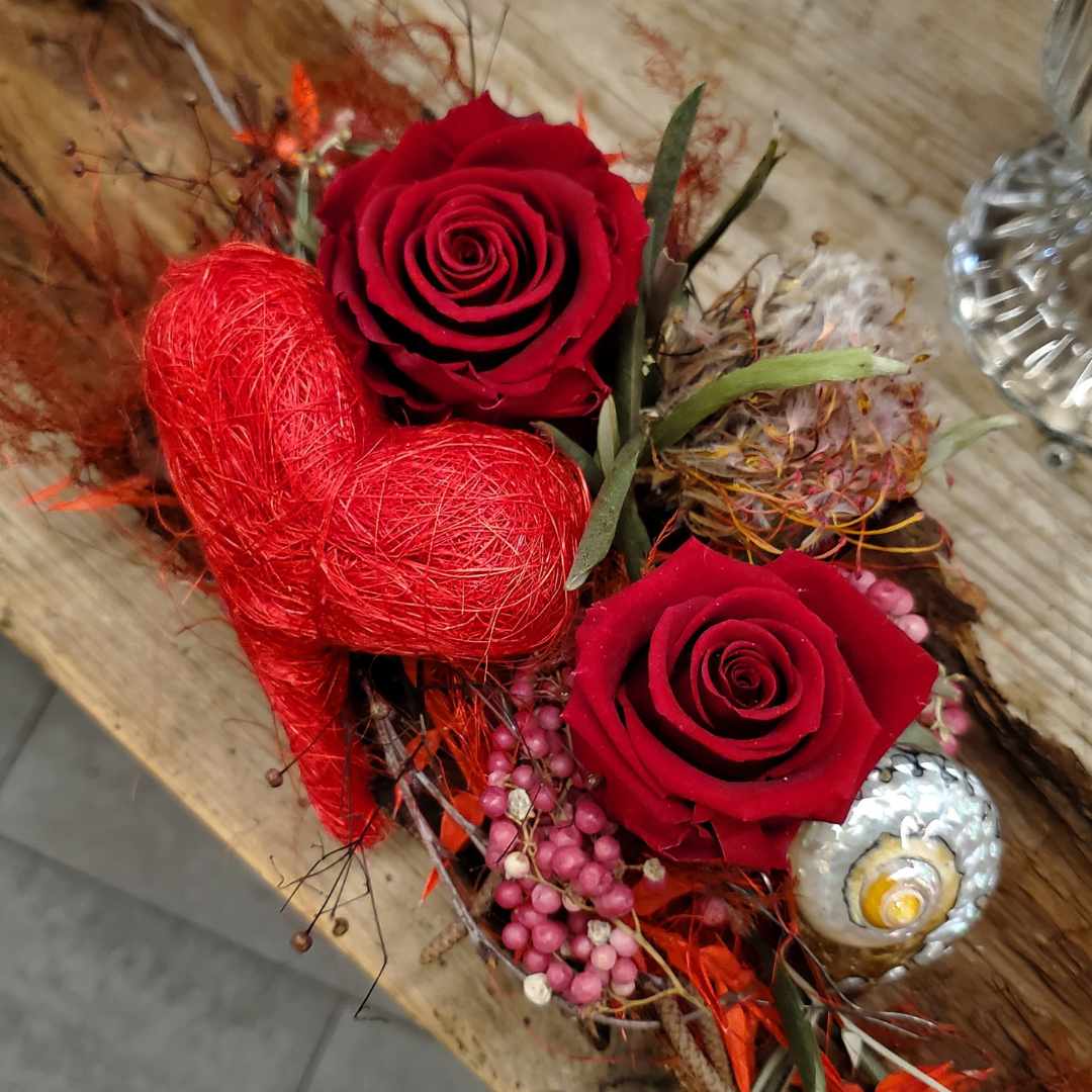 EVEROSE 7 Konservierte Rosen Im Geschenkkarton – Echte Rosen, Halten 1-3 Jahre, Perfekt Für Jahrestag & Geburtstag