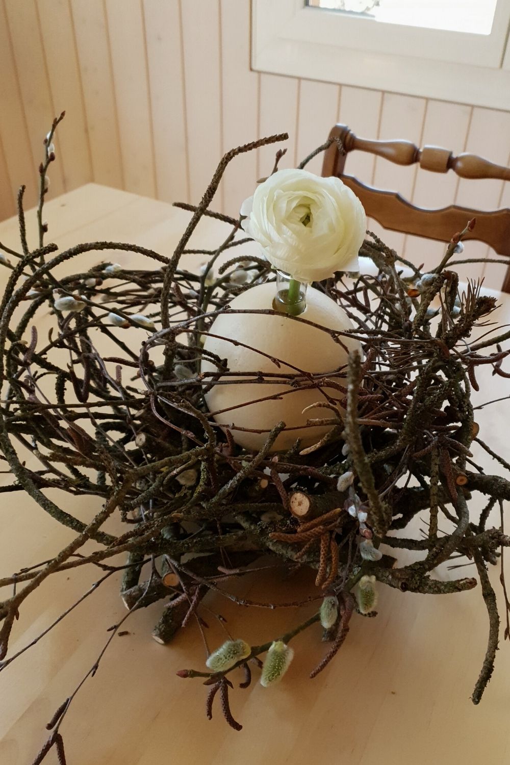 Osterdekoration mit Zweigen selber machen. DIY Anleitung Osternest