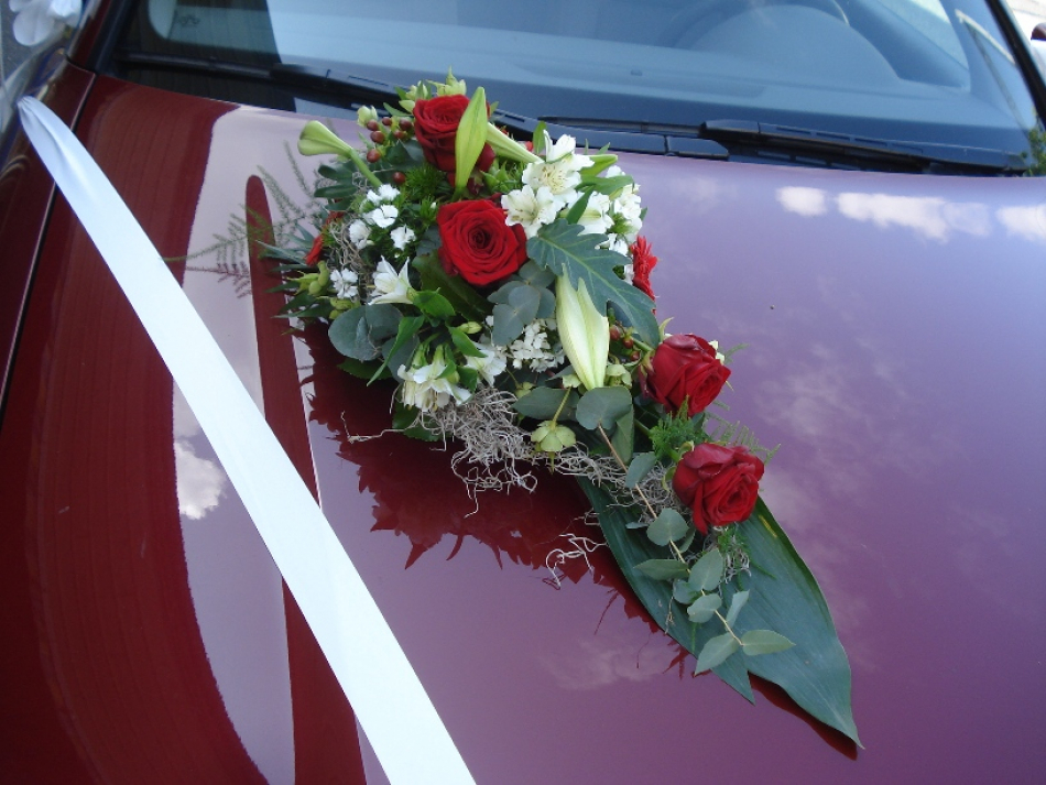 Hochzeitsauto Blumendekoration (Rosen-Autogesteck)