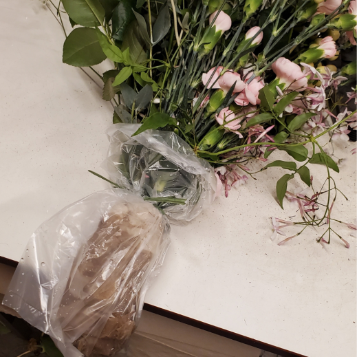 Blumen-werden-feucht-verpackt.png