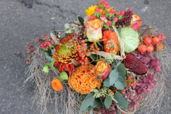 Blumengesteck herbstlich (ausgeliefert in Konolfingen am 3. November 2015)