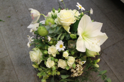 Blumenstrauss in weiss (ausgeliefert in Münsingen am 7. Januar 2016)