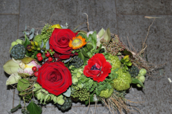 Blumengesteck gelb rot orange (ausgeliefert in Oberdiessbach am 12. Januar 2016)