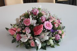 Blumenegsteck als Tischdekoration in rosa (ausgeliefert ins Schloss Hünigen am 6. November 2015)