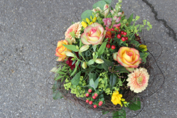 Blumenstrauss in warmen Farben (ausgeliefert in Schlosswil am 24. Mai 2016)