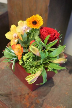 Farbiges Blumengesteck ( ausgeliefert in Walkringen am 21. Mai 2015)