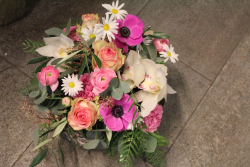 Gesteck rosa weiss (ausgeliefert am 14. Januar 2015 in Biglen)
