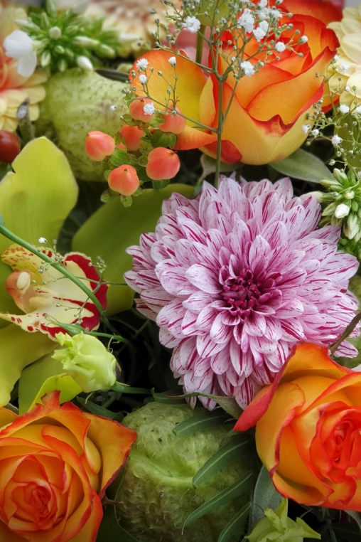 Blumengesteck-farbig-Buntes-Blumenarrangement-selber-machen.png