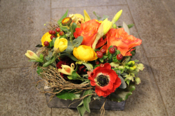 Blumengesteck orange gelb rot (ausgeliefert am 17. März 2016 in Bowil)