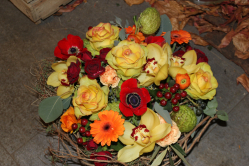 Blumengesteck leuchtende Farben ( ausgeliefert am 1. Februar 2016 in Konolfingen)