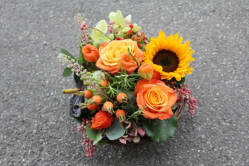 Herbstgesteck orange gelb (ausgeliefert in Konolfingen am 1. September 2015)