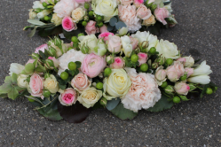 Tischdekoration rosa weiss mit verschiedenen Rosen (Restaurant Kreuz Schlosswil 1. April 2016)