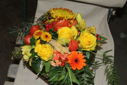 Blumengesteck relb orange (ausgeliefert in Zäziwil am 16. November 2013)