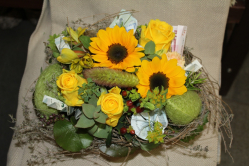 Sonnenblumengesteck mit Euro-Noten (abgeholt im Laden am 24. Juni 2014)