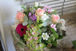 Blumengesteck rosa (30. Juni 2015 ausgeliefert in Konolfingen)