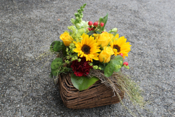 Blumengesteck sommerlich (ausgeliefert in Niederhünigen am 18. Juni 2016)