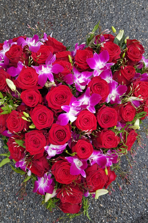 Blumenherz-rot-mit-Orchideen.png