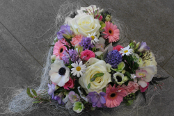 Blumenherz für Beerdigung (abgeholt im Alden am 24. Februar 2016)