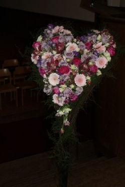 Blumenherz auf Ständer (ausgeliefert in der Kirche Konolfingen am 21. Mai 2015)