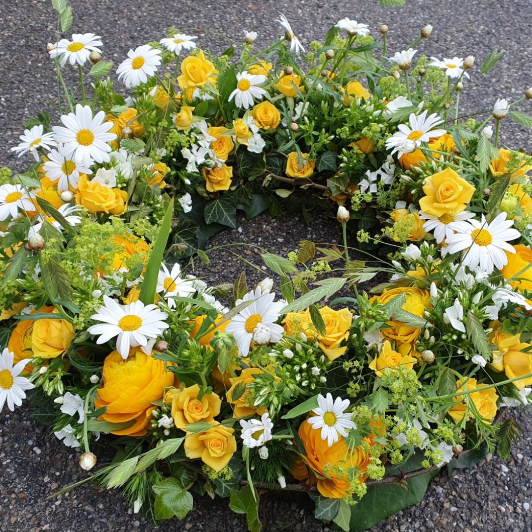 Blumenkranz-gelb-weiss-selber-machen.jpg