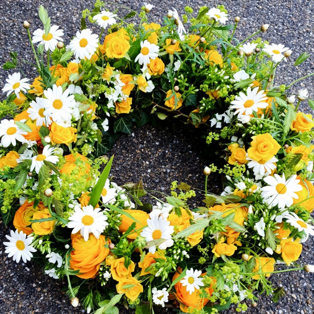 Blumenkranz-gelb-weiss.jpg