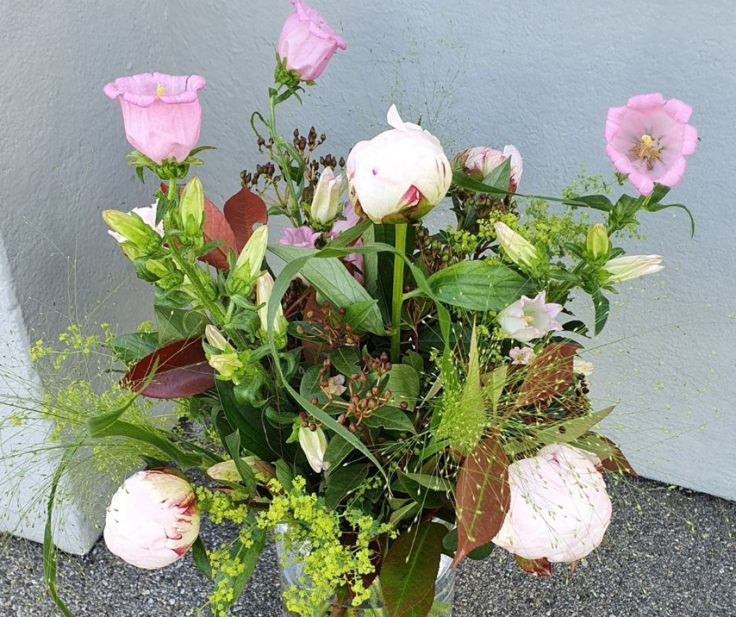 Blumenstrauss-mit-Pfingstrosen-selber-binden.jpg