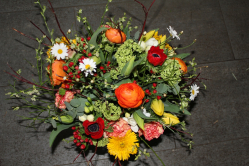 Blumenstrauss frühligshaft Bunt (ausgeliefert in Biglen am 22. April 2013)