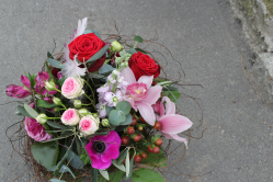 Blumenstrauss rot rosa (ausgeliefert in Freimettingen am 15. April 2016)