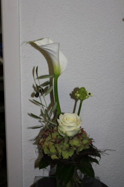Callastrauss weiss mit Rose (asugeliefert in Grosshöchsttten am 11.1012)