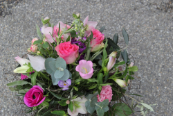 Blumenstrauss rosa (ausgeliefert in Grosshöchstetten am 19. April 2016)