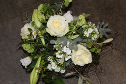 Blumenstrauss in weiss (ausgeliefert in Grosshöchstetene am 3. Mai 2016)