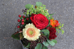 Blumenstrauss mit roter Rose (ausgeliefert in Konolfingen am 24. Mai 2016)