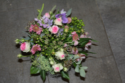 Blumenstrauss rosa weiss blau ( ausgeliefert in Oberdiessbach am 20. August 2013)