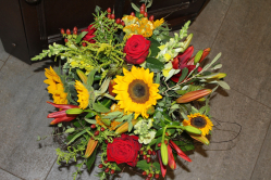 Blumenstrauss gelb rot ( abgeholt im Laden am 17. August 2013)