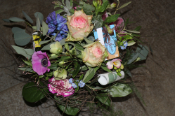 Blumenstrauss mit Gutscheinen (ausgeliefert in Grosshöchstetten am 21. März 2016 in Grosshöchstetten