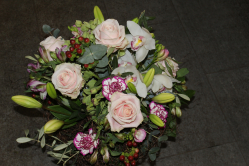 Zarter Blumenstrauss in rosa weiss (ausgeliefert in Oberdiessbach am 18. März 2016)