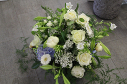 Blumenstrauss weiss blau (ausgeliefert in Konolfingen am 17. Juni 2016)