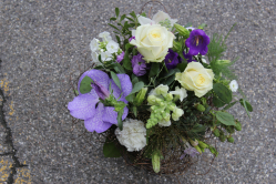 Strauss weiss violett blau (ausgeliefert in Rüfenacht 1. Juni 2016)