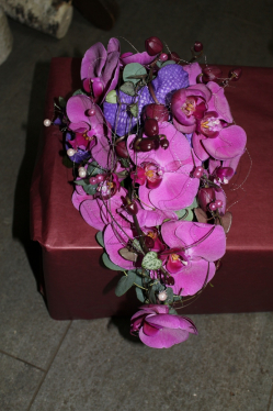 Brautstrauss pink violett mit Orchideen Preis 130.- (18. Mai 12)