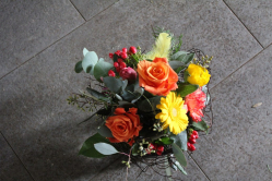 Blumenstrauss orange (ausgeliefert in Worb am 3. Februar 2015)