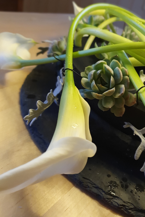 Calla-Weiss-Tischdekoration-Black-Oasis.png