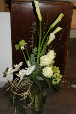 Eleganter Callastrauss weiss (am 11. April 2013 im LAden abgeholt)