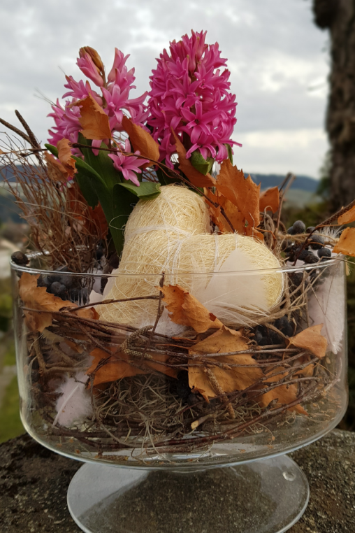 DIY-Deko-fuer-den-Fruehling-im-Glas-Hyazinthe-rosa.png