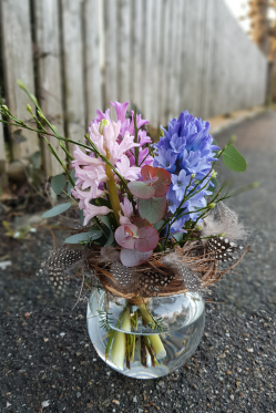 DIY-Hyazinthen-Strauss-Fruehlingsfloristik.png