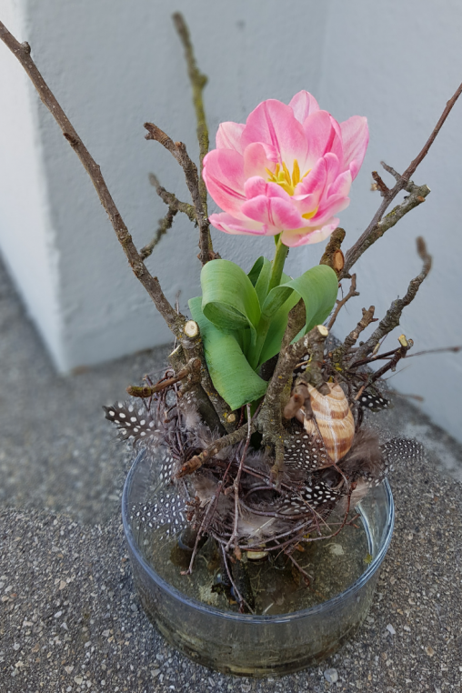 DIY-Idee-mit-Tulpe-OSter-deko.png