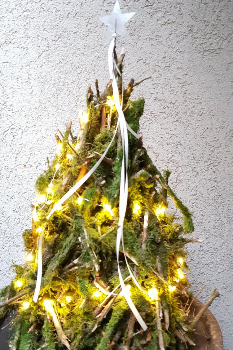 DIY-Weihnachtsbaum-aus-Moosaesten-selber-machen-DIY-Anleitung.png