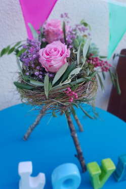 Deko-idee-mits-stabilsiierten-Rosen-rosa-3-bein-Deko-inspiration.png