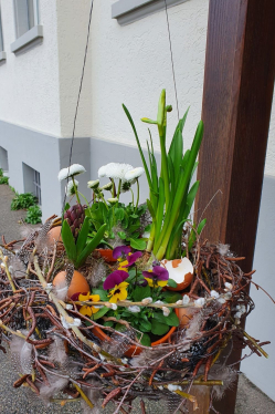 Drahtkorb-zum-aufhaengen-Osterdeko-Idee-zum-selber-machen.jpg