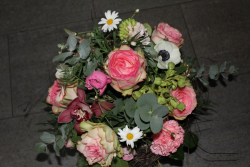 Blumenstrauss rosa weiss mit Esperance Rosen (ausgeliefert in Grosshöchstetten am 26. Januar 2015)