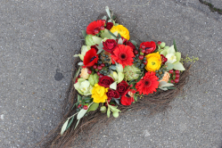 Farbenfrohes Herz (ausgeliefert in Biglen am 3. Februar 2016)